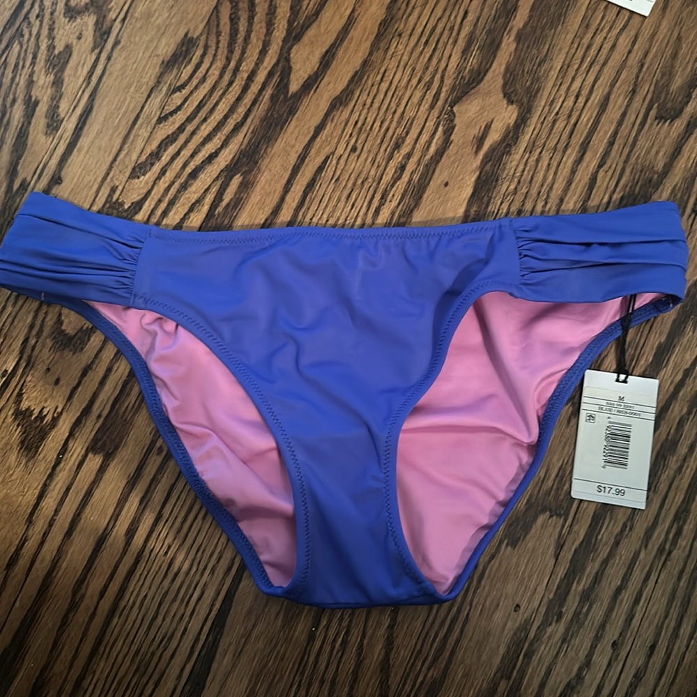 Bikini - Picture 2 of 3